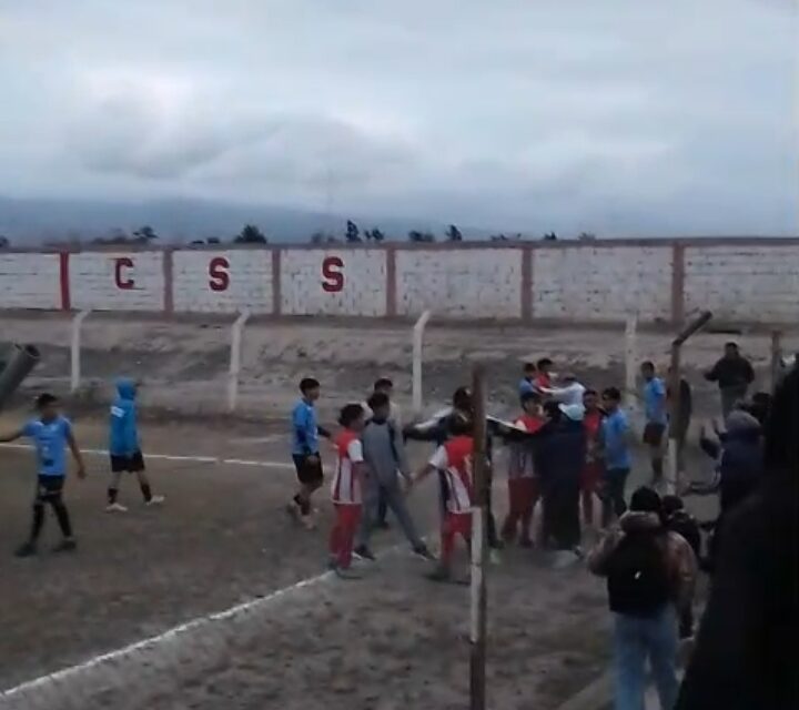 Batalla campal en el clásico de inferiores de Zonda