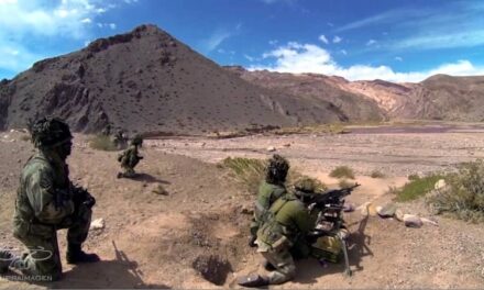 Ejercicios de tiro con munición de guerra en el Campo Militar General Sarmiento