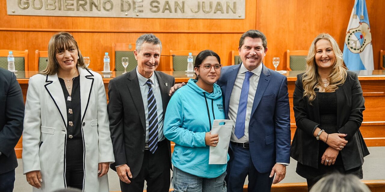 Orrego entregó audífonos y anteojos a más de 100 sanjuaninos: “Recuperar autonomía también es una forma de inclusión”