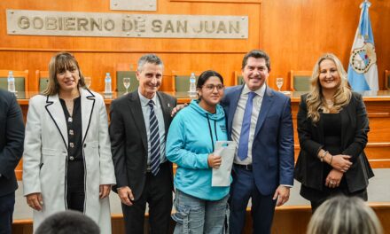Orrego entregó audífonos y anteojos a más de 100 sanjuaninos: “Recuperar autonomía también es una forma de inclusión”