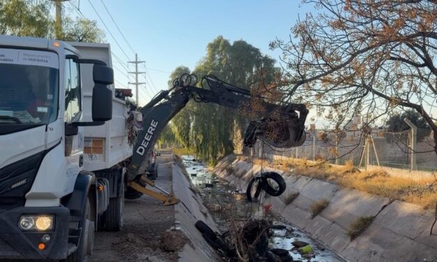 Hidráulica acelera la limpieza de canales antes del regreso del agua de riego