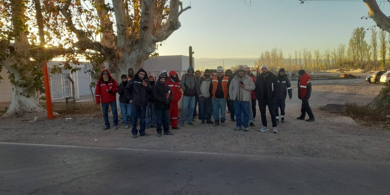 Trabajadores de una contratista de Naturgy paran por salarios impagos: «Han dicho basta»