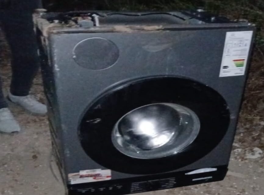 Lo vieron empujando un lavarropas por la calle y descubrieron que acababa de robarlo