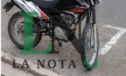 Motociclista hospitalizado tras un choque con un automóvil en Capital