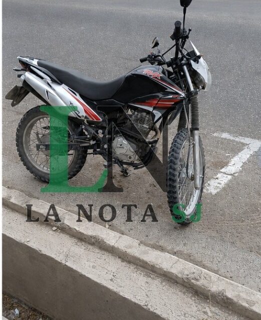 Motociclista hospitalizado tras un choque con un automóvil en Capital
