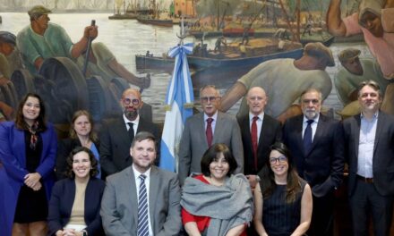 La ANMAT y la FDA de EEUU consolidaron un plan conjunto para fortalecer los controles sobre medicamentos