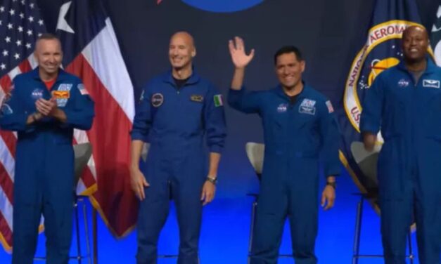 La NASA eligió a los astronautas de Artemis III, la misión que probará las naves lunares de SpaceX y Blue Origin