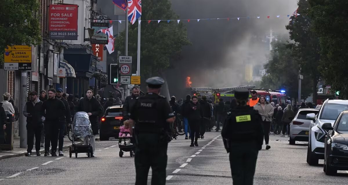 Protestas antiinmigración tras un ataque con cuchillo que dejó a un hombre grave