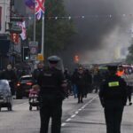 Protestas antiinmigración tras un ataque con cuchillo que dejó a un hombre grave