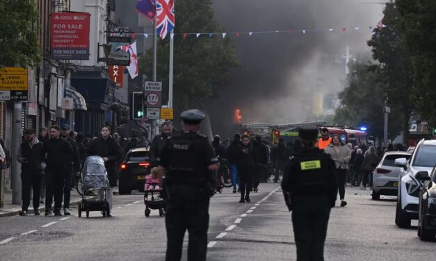 Protestas antiinmigración tras un ataque con cuchillo que dejó a un hombre grave