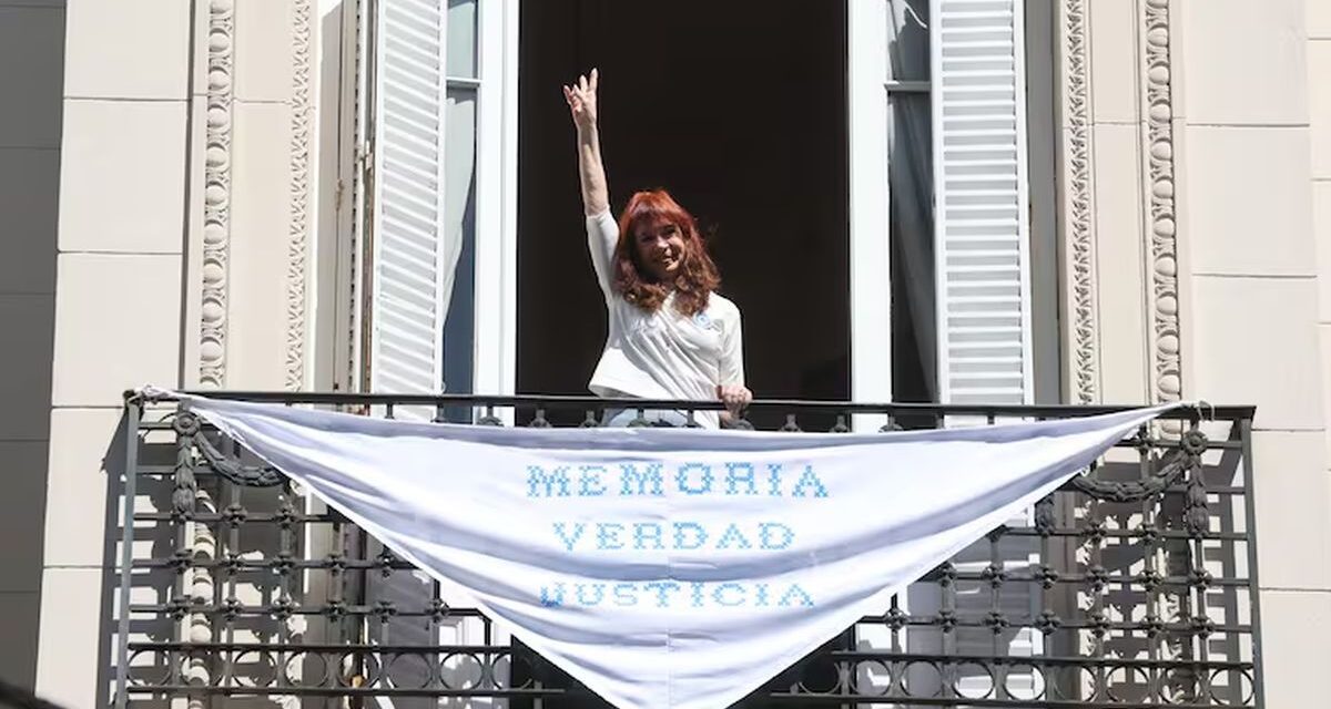Cristina Kirchner quedó bajo advertencia judicial por las manifestaciones frente a su domicilio