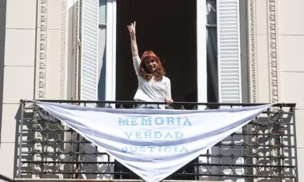 Cristina Kirchner quedó bajo advertencia judicial por las manifestaciones frente a su domicilio