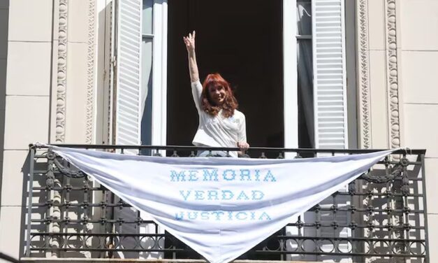 Cristina Kirchner quedó bajo advertencia judicial por las manifestaciones frente a su domicilio