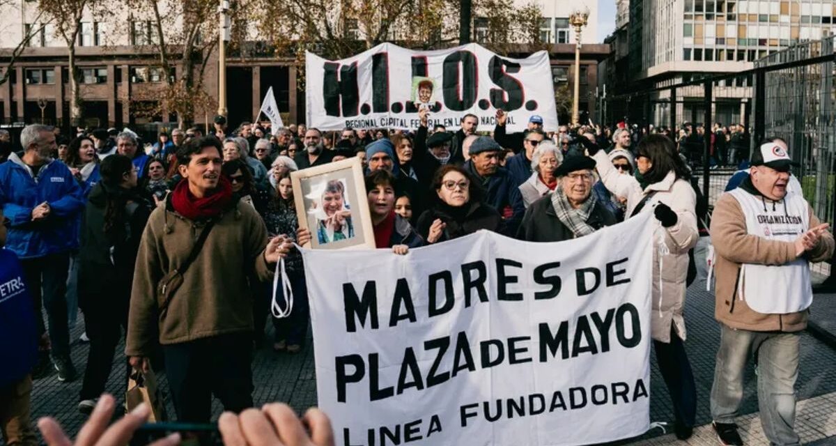 Emotiva despedida de Taty Almeida en Plaza de Mayo