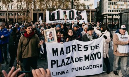 Emotiva despedida de Taty Almeida en Plaza de Mayo