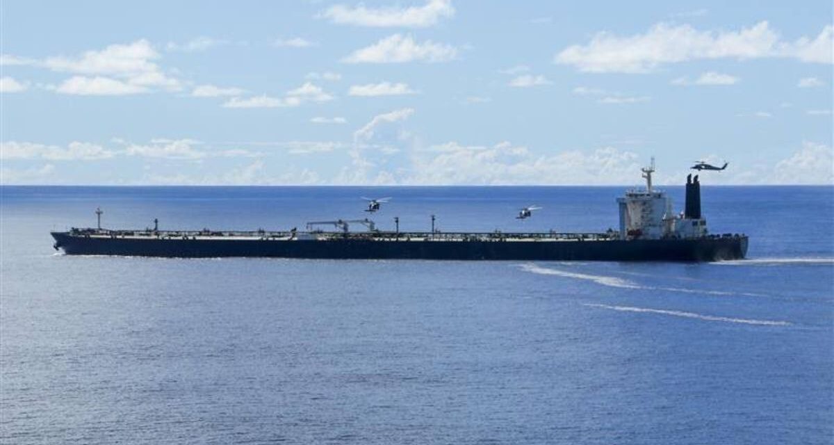 Irán sorteó el bloqueo militar de EEUU y logró el envío de tres buques petroleros