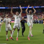 El insólito festejo de la hinchada de Argelia tras sufrir el empate agónico de Austria que evitó el cruce con España