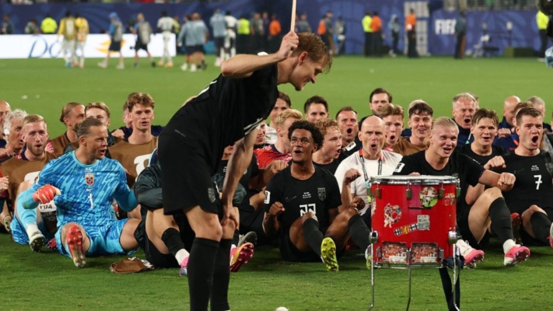 El «remo vikingo»: la increíble celebración de la hinchada de Noruega que es furor en el Mundial 2026