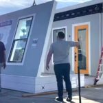 Elon Musk abandonó sus mansiones de California y ahora vive en una casa prefabricada en Texas