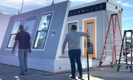 Elon Musk abandonó sus mansiones de California y ahora vive en una casa prefabricada en Texas