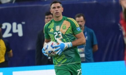 Emiliano Martínez armó su prode para el Mundial 2026 y pronosticó una final contra Brasil