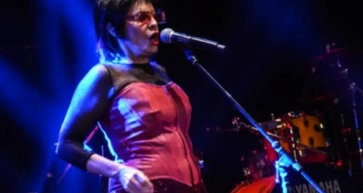 Fabiana Cantilo emocionó al Teatro Sarmiento con un homenaje a Agostina Vega