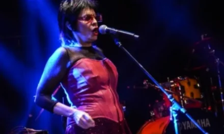 Fabiana Cantilo emocionó al Teatro Sarmiento con un homenaje a Agostina Vega
