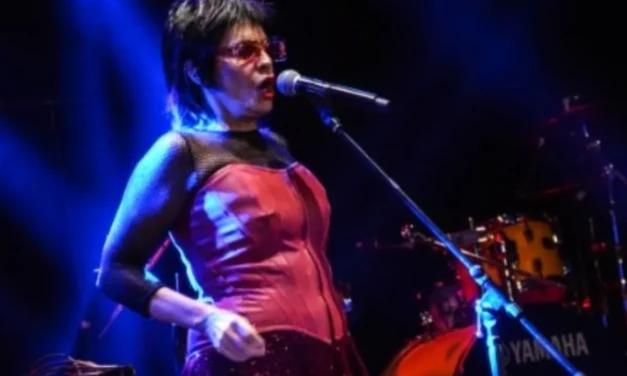 Fabiana Cantilo emocionó al Teatro Sarmiento con un homenaje a Agostina Vega