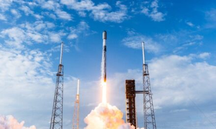 SpaceX lanza su cohete Falcon 9 poco antes de salir a bolsa