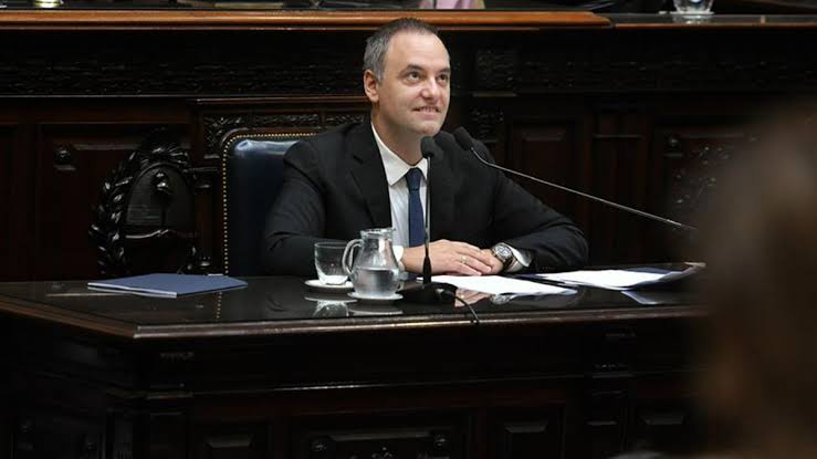 Manuel Adorni dejó su cargo tras semanas de tensión Fin.