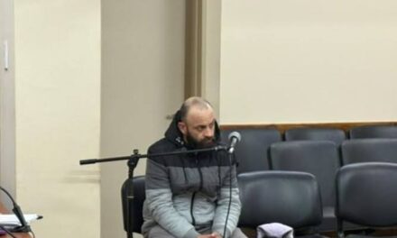 Acusado de exhibicionismo en un viaje de Uber busca evitar una condena mediante un acuerdo económico