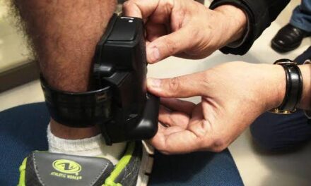 Seguridad analiza ampliar el uso de tobilleras electrónicas para reducir la sobrepoblación carcelaria