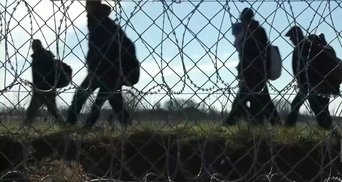 España recibió casi un millón de solicitudes de regularización de migrantes, más del doble previsto