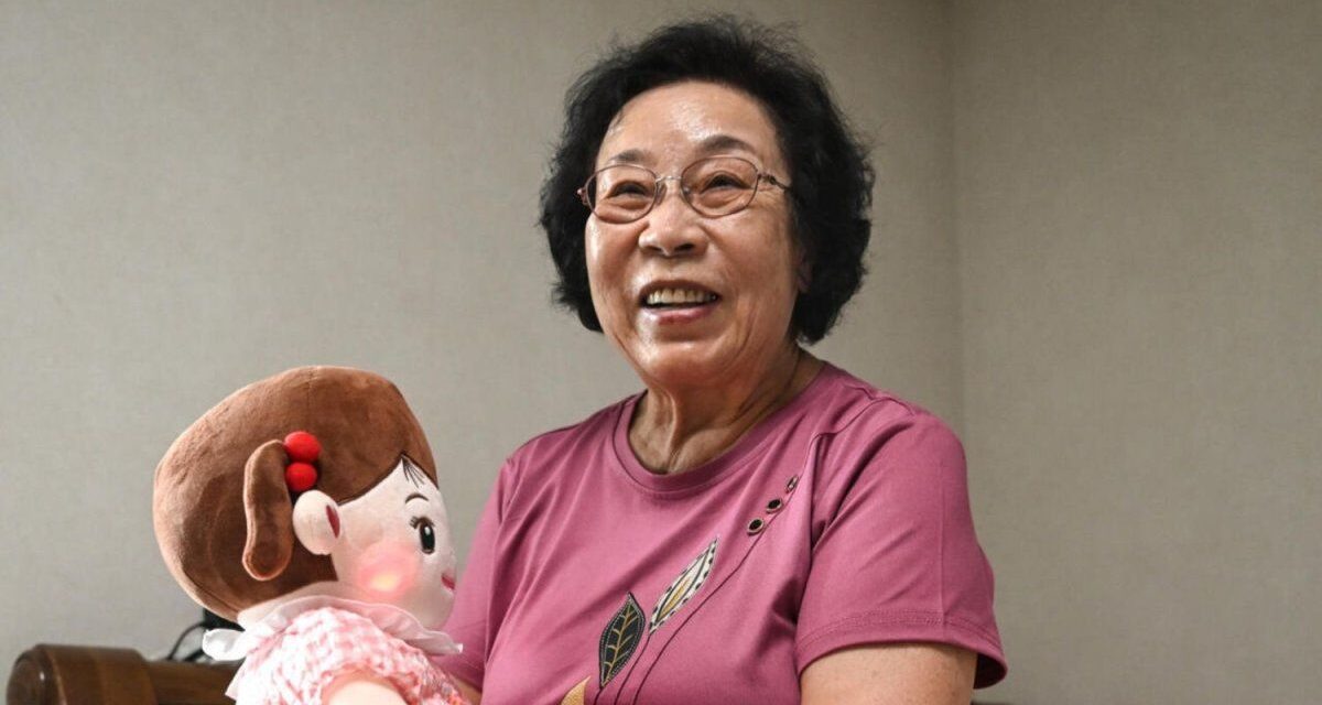 Muñecas programadas con IA funcionan como asistentes para cuidar adultos mayores en Corea del Sur