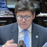 Un diputado libertario tomó distancia de Manuel Adorni: «Solo pondría las manos en el fuego por Javier Milei»