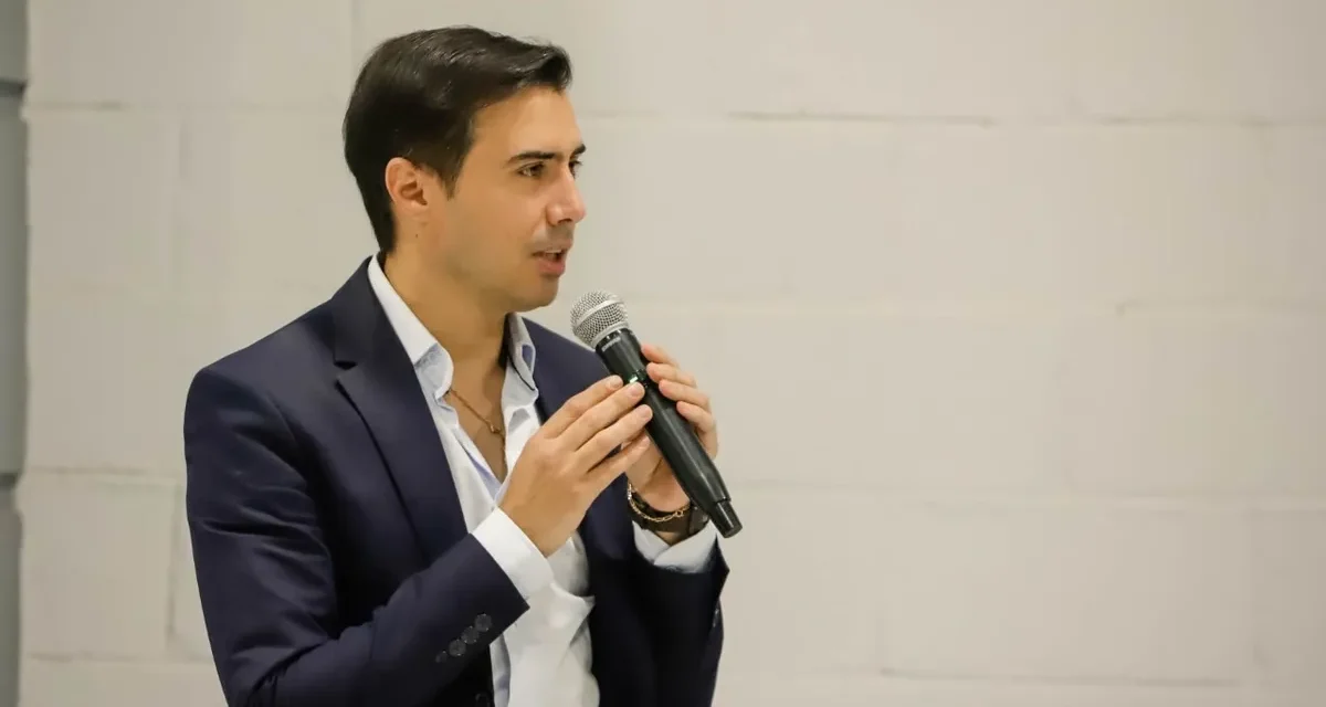 Rueda respaldó la salida de Adorni: “La renuncia descomprime la situación y deja todo en manos de la Justicia”