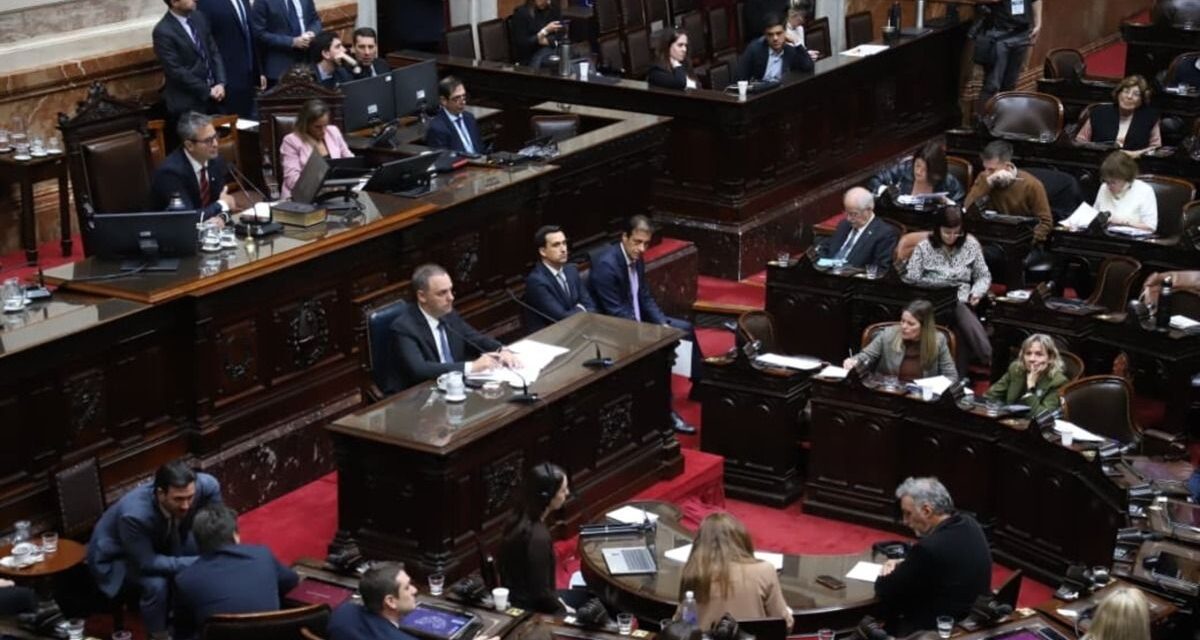 Con una jugada de último momento, Martín Menem busca desactivar la sesión contra Manuel Adorni