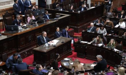 Con una jugada de último momento, Martín Menem busca desactivar la sesión contra Manuel Adorni
