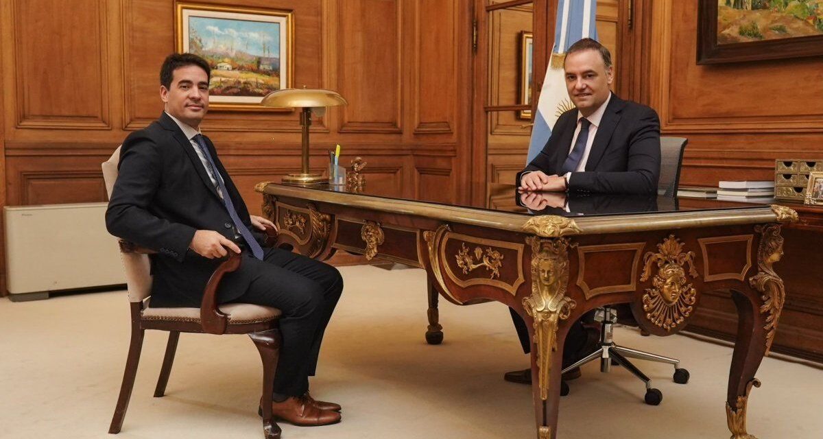 Manuel Adorni se reunió con su reemplazante Adrián Ravier en Casa Rosada