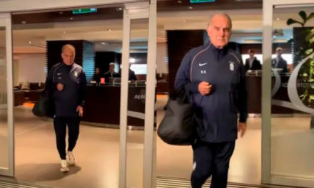 Marcelo Bielsa llegó solo a Uruguay: su silencio, el respaldo de un referente y la verdad sobre el grito viral