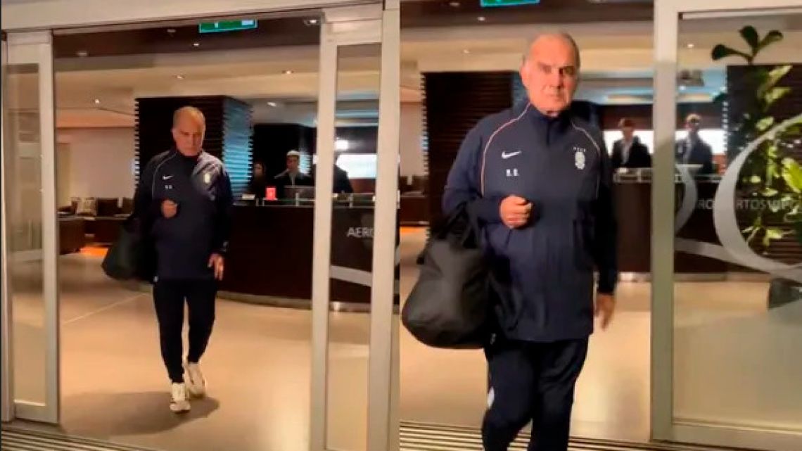 Marcelo Bielsa llegó solo a Uruguay: su silencio, el respaldo de un referente y la verdad sobre el grito viral