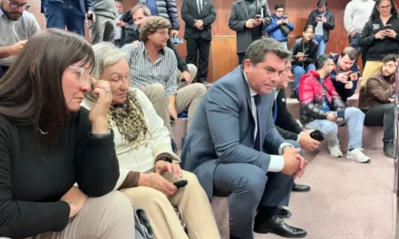 Orrego siguió en la Legislatura el debate por el financiamiento de US$600 millones para obras