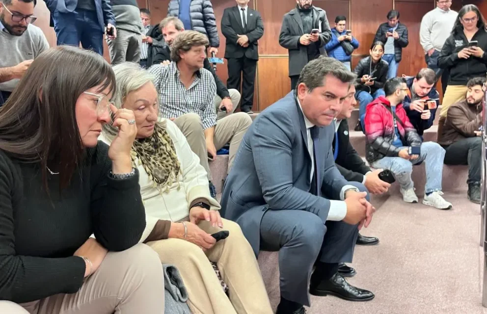 Orrego siguió en la Legislatura el debate por el financiamiento de US$600 millones para obras