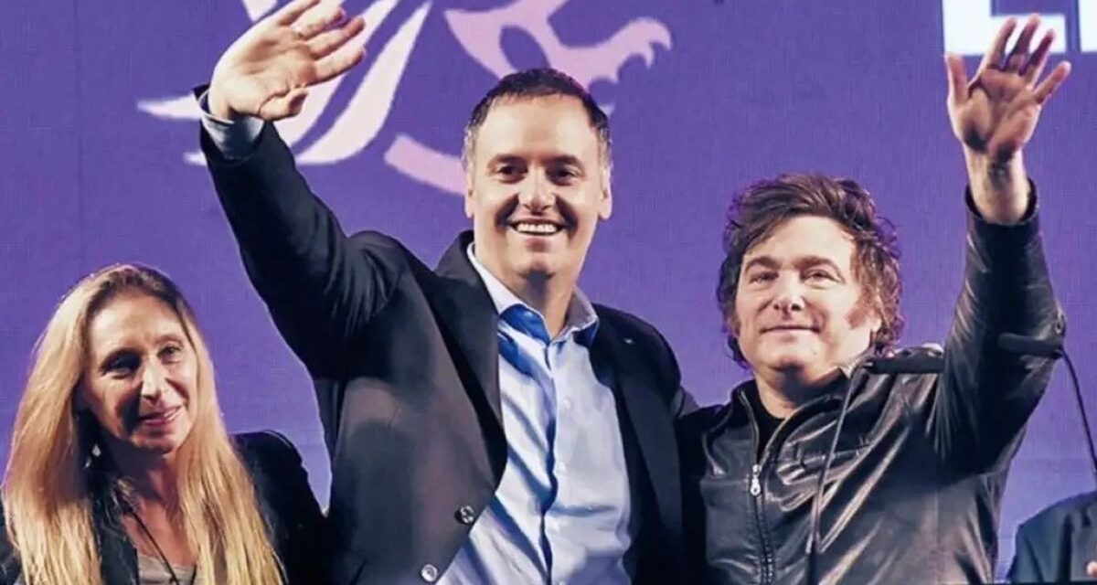 Javier Milei regresó al país y recibe a Manuel Adorni en Olivos para definir su continuidad