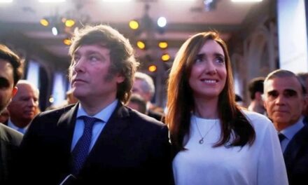 Javier Milei margina a Victoria Villarruel del Día de la Bandera y se muestra con Manuel Adorni