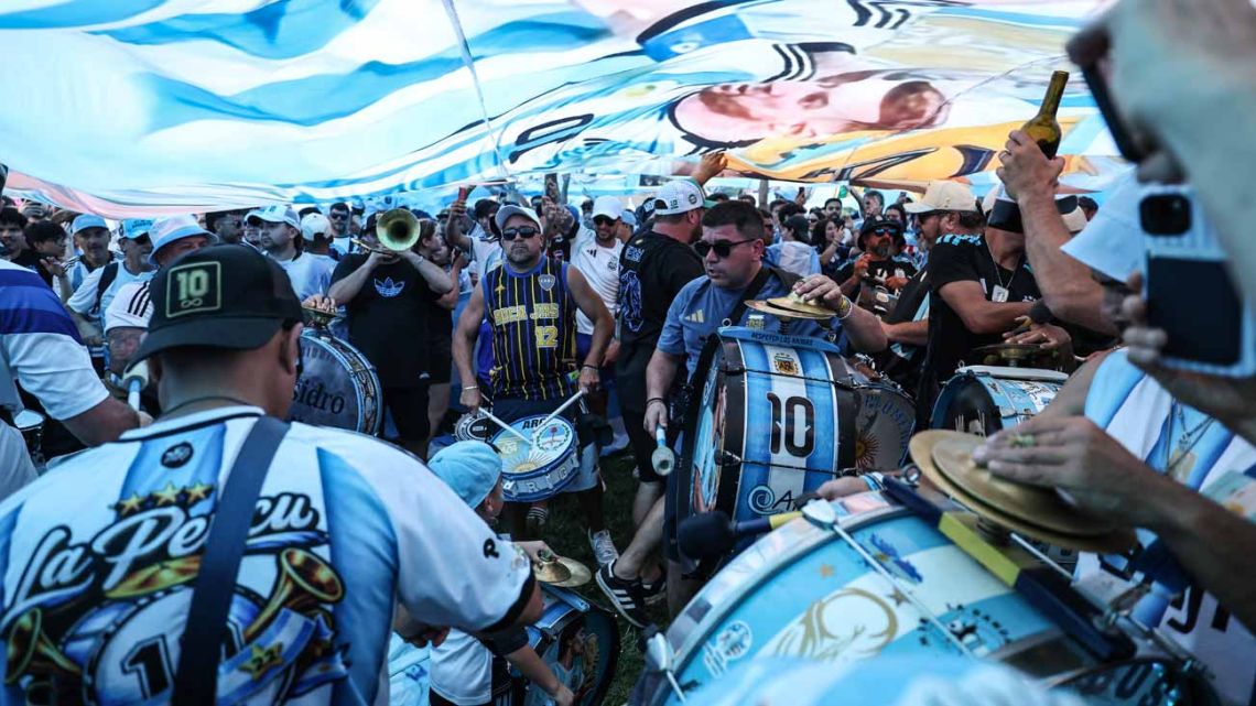 “De los megáfonos a la inteligencia artificial”: en QR! analizaron cómo la tecnología transformó los Mundiales de fútbol