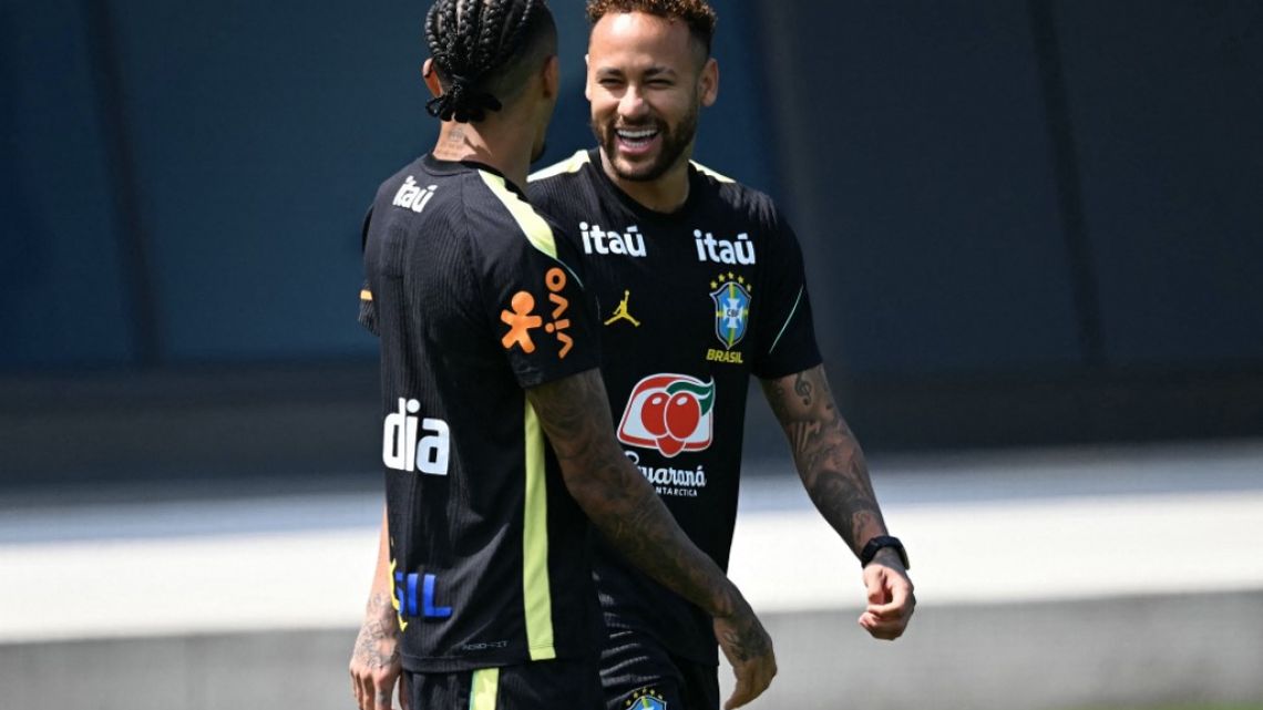 Neymar volvió a entrenarse con pelota y crece la ilusión en Brasil por su debut en la Copa del Mundo