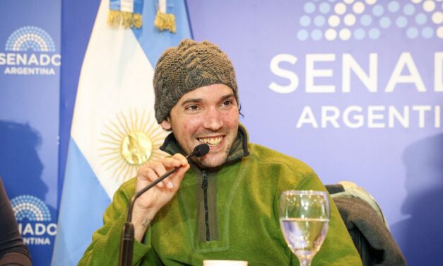 El fotógrafo Pablo Grillo recibió un diploma de honor en el Senado