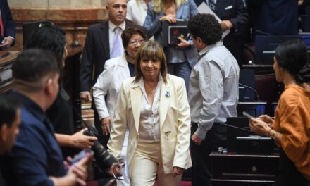 El futuro de Manuel Adorni se juega en el Senado y depende de Patricia Bullrich