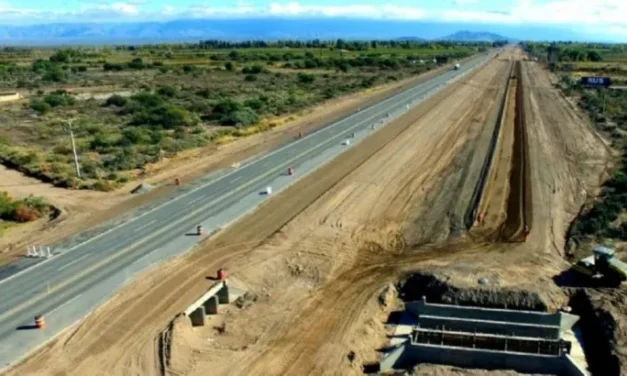 Orrego sale a buscar fondos afuera para sostener la obra pública y reactivar la Ruta 40 Sur